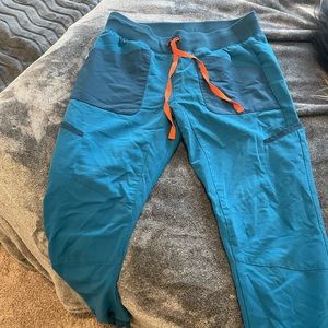 WearFigs Ski alps blue set with extra top! Limited edition joggers. FIGS
